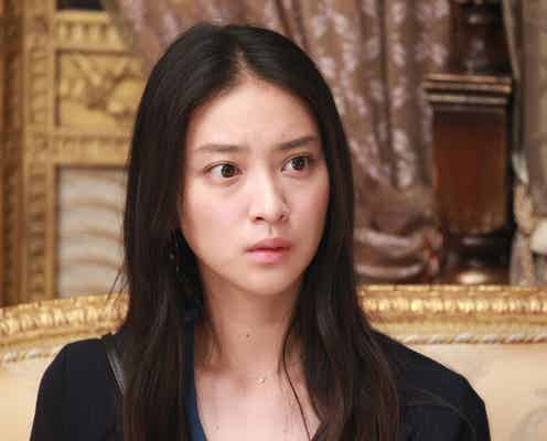 愛香(武井咲)、貴族探偵(相葉雅紀)の正体を突き止める?凄惨な事件の衝撃の結末とは…月9「貴族探偵」<第6話あらすじ>