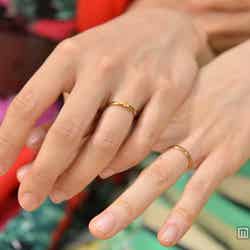 モデルプレスのツーショットインタビューでは、2人の指にお揃いの指輪が光っていた。
