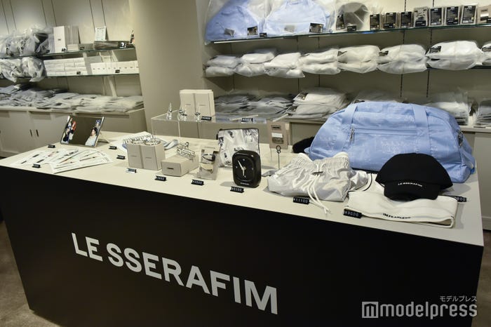 「LE SSERAFIM 2024 S/S POP UP IN TOKYO」内観(C)モデルプレス