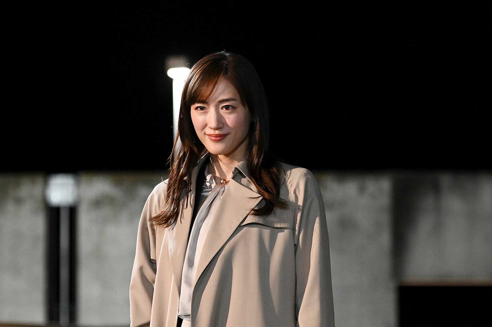 綾瀬はるか「天国と地獄 ～サイコな2人～」第8話より（C）TBS