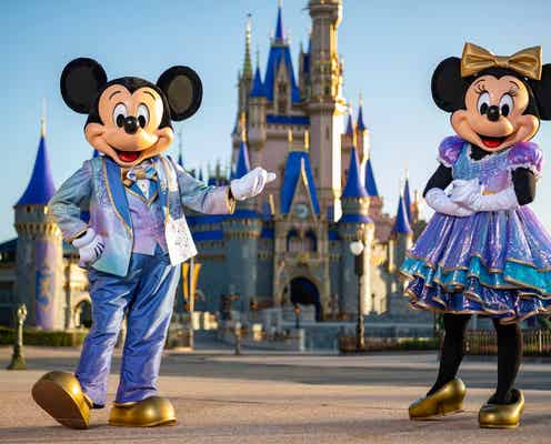 米ディズニー、50周年記念イベント開催 シンデレラ城など4つの建物が魅惑的な輝き放つ