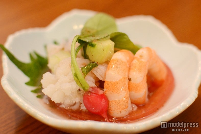 鱧の湯引き、梅肉ドレッシング