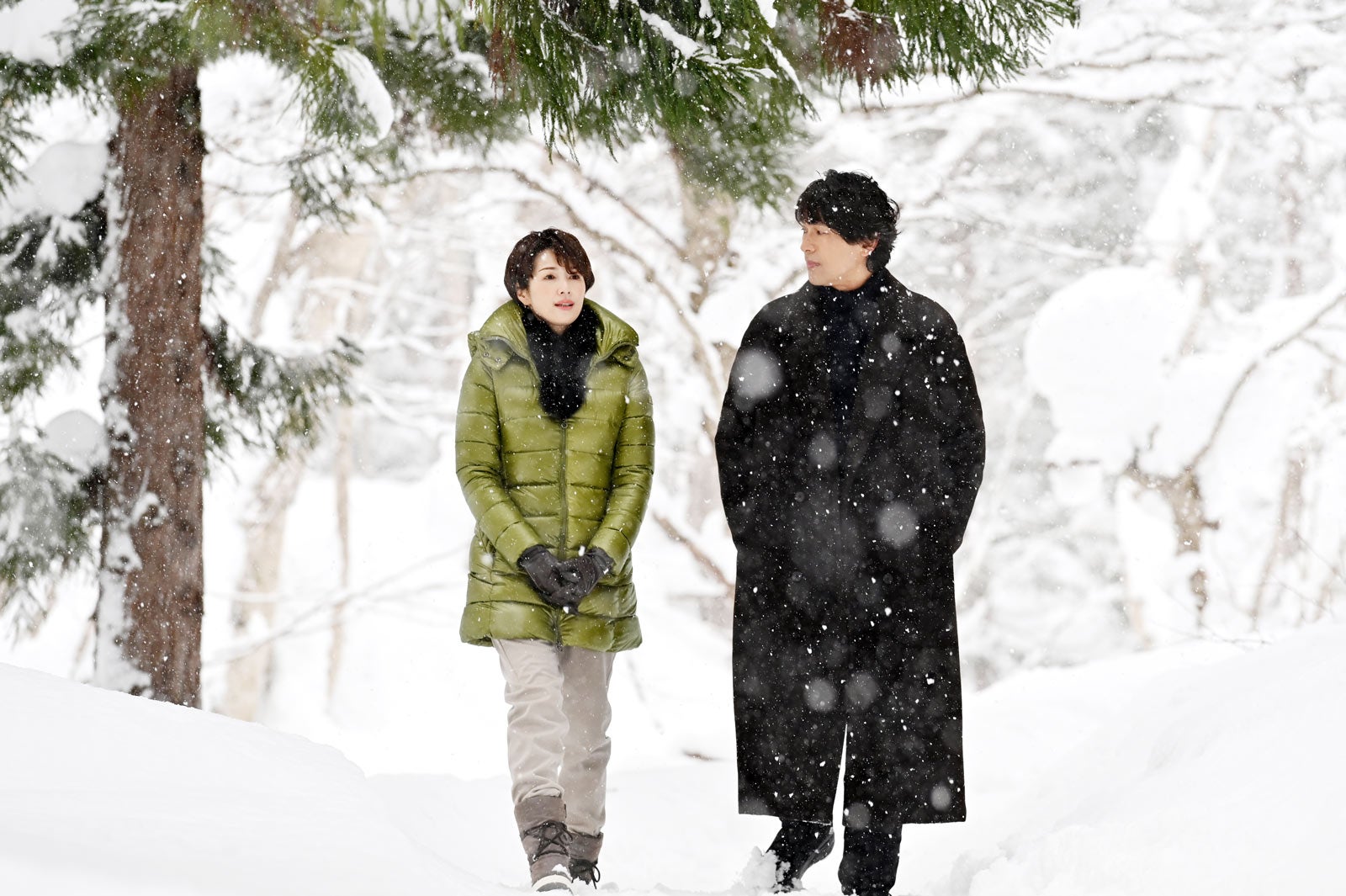 吉瀬美智子、江口洋介（C）2022「七人の秘書 THE MOVIE」製作委員会