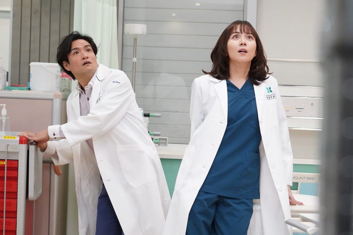 笠原秀幸、比嘉愛未/「大病院占拠」第2話(C)日本テレビ