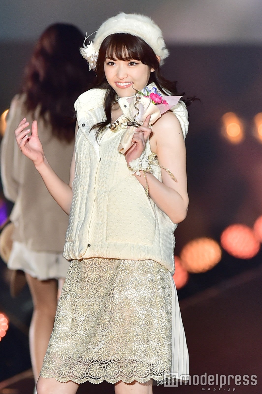 乃木坂46松村沙友理、ガーリーな魅力全開　白コーデで透明感溢れる＜TGC北九州2016＞