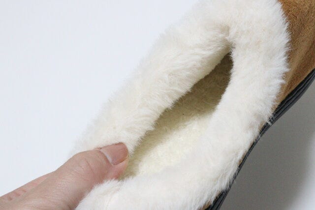 ダイソー 外でも履けるスリッパ(スエード) ダイソーのふわふわな外でも履けるスリッパ(スエード)