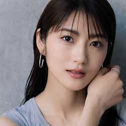 モデルプレス - 若月佑美“尊い美肌”披露「バースデーメモリアル号」と話題に