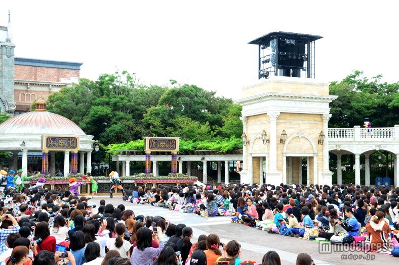 「ニューヨーク・ハロウィーン・フォリーズ」その様子が気に入らないスクルージ