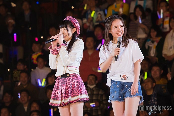 アリーナ公演2日目でファン1万人の歓声を浴びる2人/(左から)オーディションでグランプリに輝いた植村梓、山田菜々(C)NMB48【モデルプレス】