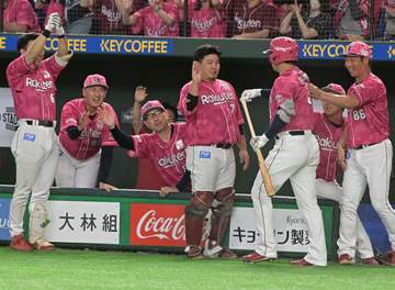 楽天 死闘を制して吉井監督が初勝利 12回2死から劇的サヨナラ勝ち 黒川がV打 連敗5でストップ