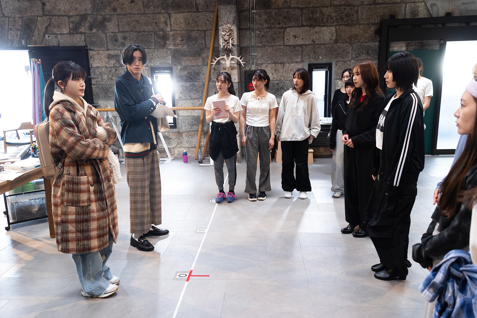 道枝駿佑、久保史緒里ら（C）Storm Labels Inc.