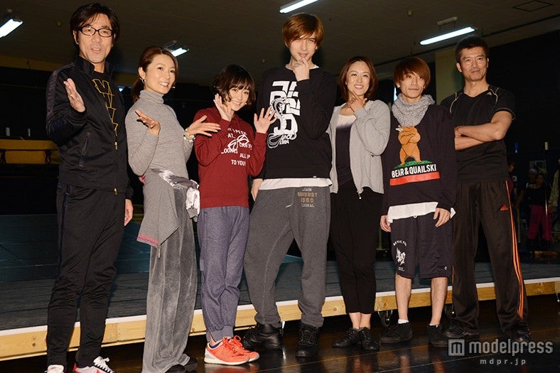 （左より）岸谷五朗、マルシア、大原櫻子、城田優、蘭寿とむ、平間壮一、寺脇康文