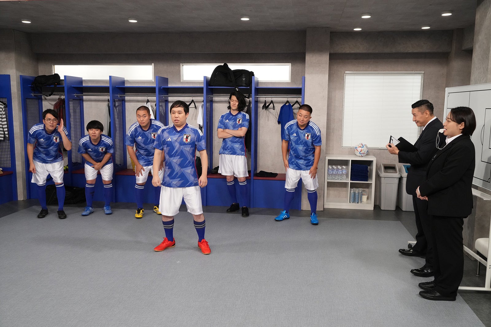 「ムチャブリJAPAN」（左から）菊田竜大、秋山寛貴、岡部大、せいや、粗品、松尾駿、長田正平、丸山礼（C）フジテレビ