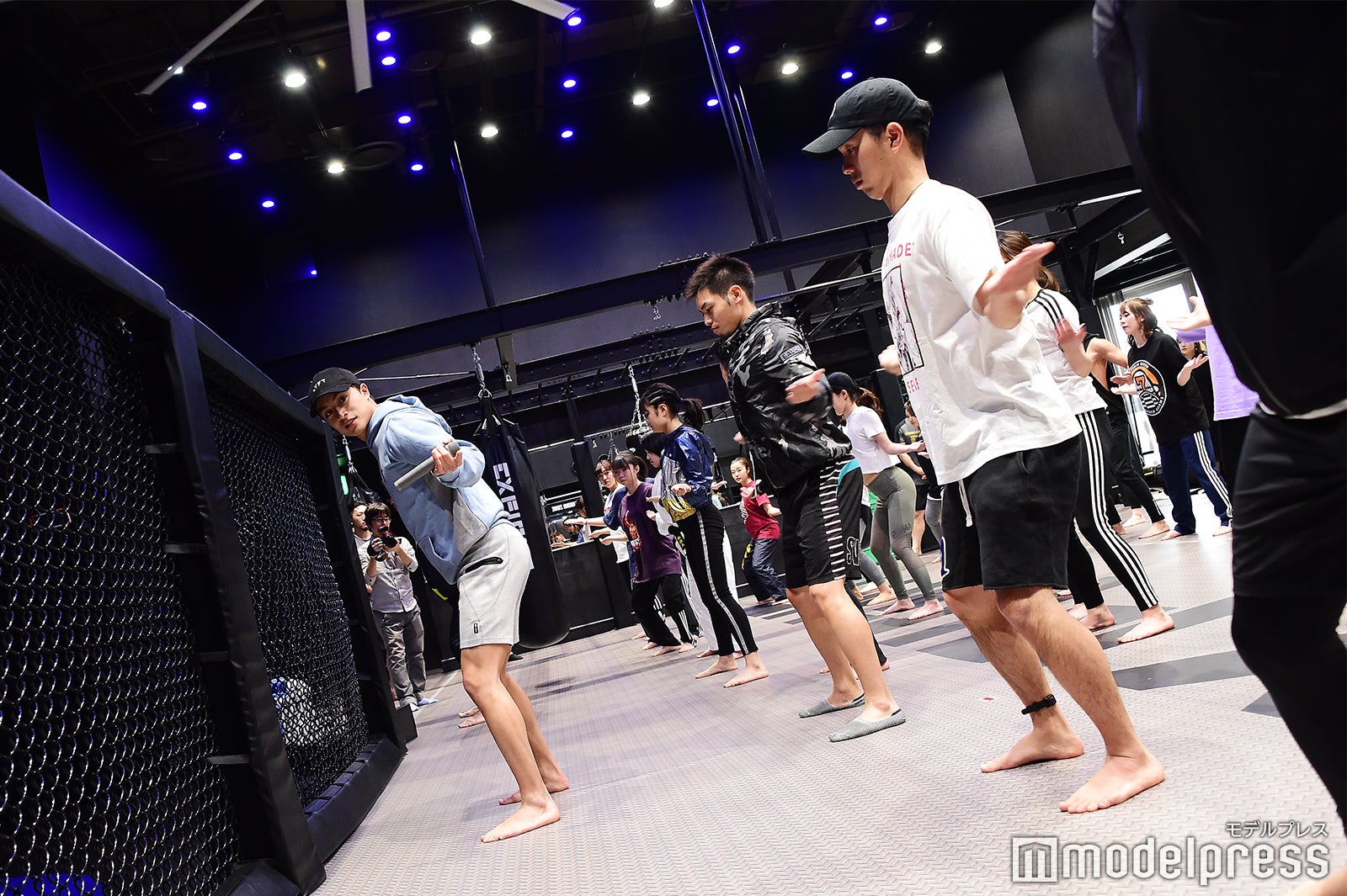 白濱亜嵐がレクチャー （C）モデルプレス