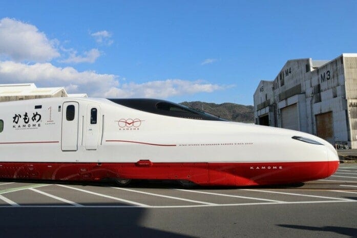 真横から見た先頭部