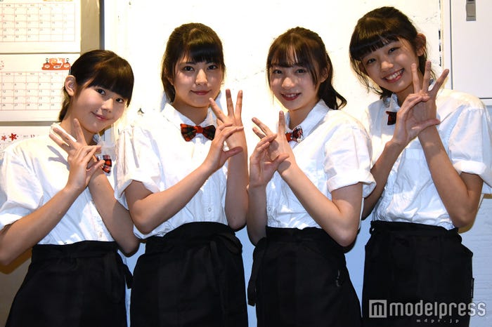 CROWN POP(左から)田中咲帆、三田美吹、山本花織、里菜 (C)モデルプレス