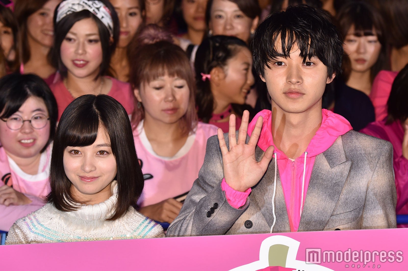 橋本環奈、山崎賢人 （C）モデルプレス