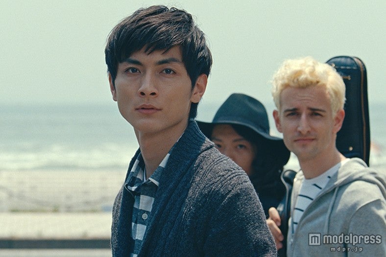 謎のバンドマン・高良健吾現る