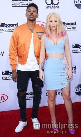 ニック・ヤングとイギー・アゼリア。FameFlynet Picture／Zeta Image