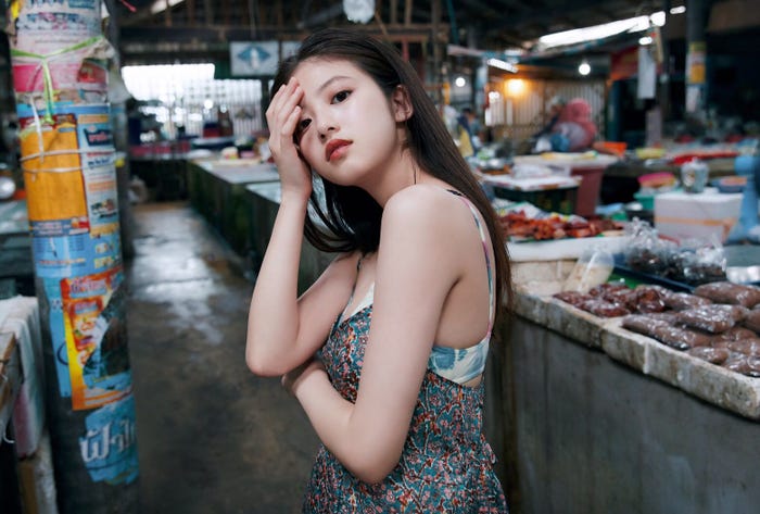 撮影=三宮幹史/今田美桜写真集「ラストショット」(講談社)より