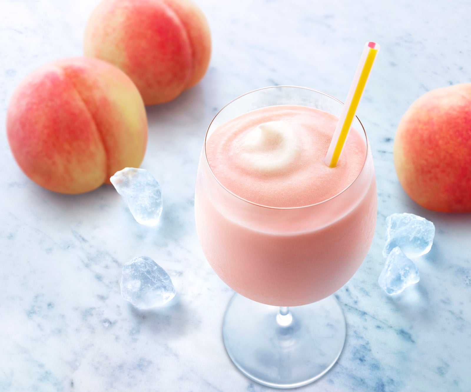 マック、夏シェイクに“桃フレーバー” 豊かな香りと甘さにうっとり