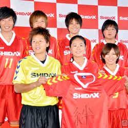 (後列左から)高瀬愛実選手、田中明日菜選手、近賀ゆかり選手、大野忍選手、(前列左から)海堀あゆみ選手、澤穂希選手、川澄奈穂美選手