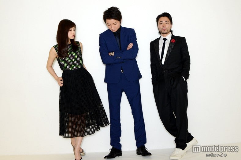 （左より）石原さとみ、藤原竜也、山田孝之