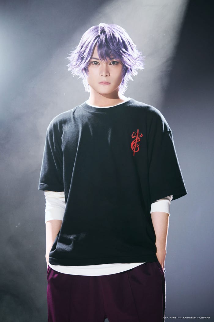 鳴嶋メルト役:土屋直武【推しの子】キャラクタービジュアル(C)赤坂アカ×横槍メンゴ/集英社・演劇【推しの子】製作委員会
