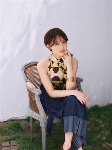 渡邊渚、腕出し軽やかショットで“お仕事報告”「考えすぎてしまう自分の性格に、モヤモヤ」