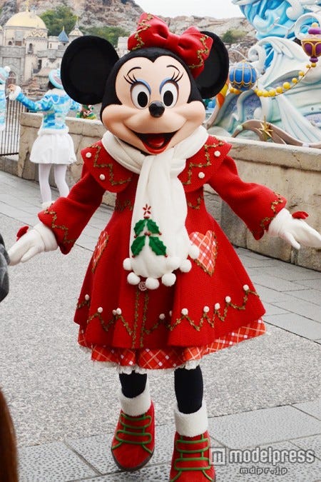 近くまでキャラクターが接近/ホリデーグリーティング・フロム・セブンポート(ミニー)