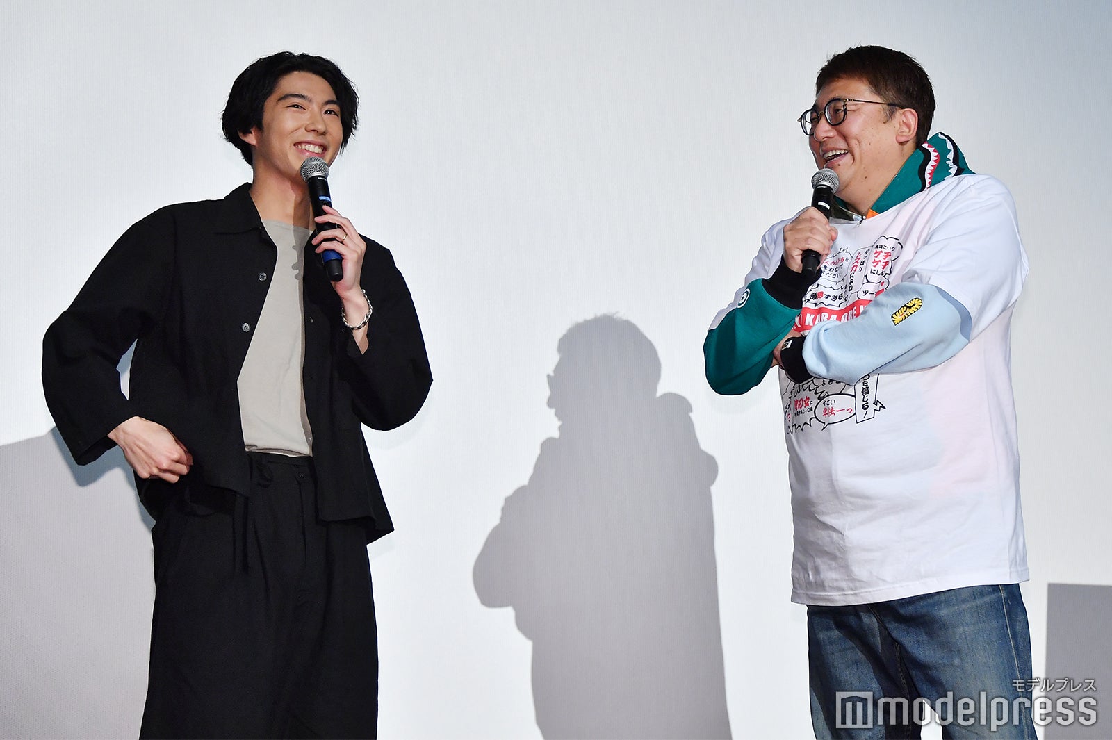 賀来賢人、福田雄一監督 （C）モデルプレス