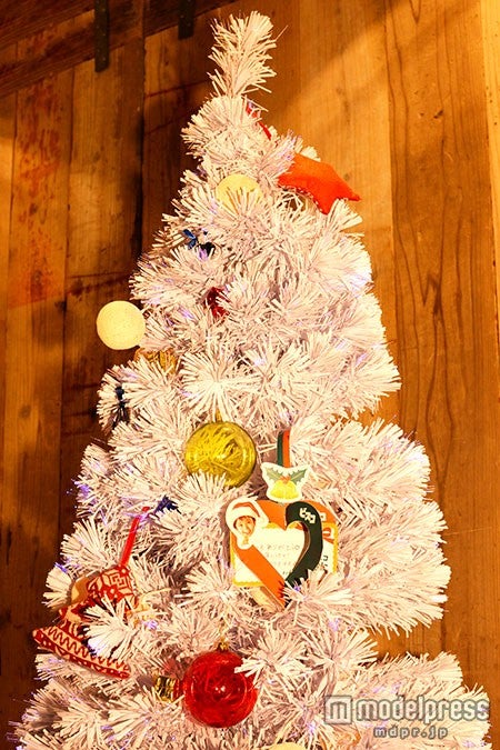 メッセージを書いたオーナメントはツリーにも飾れる