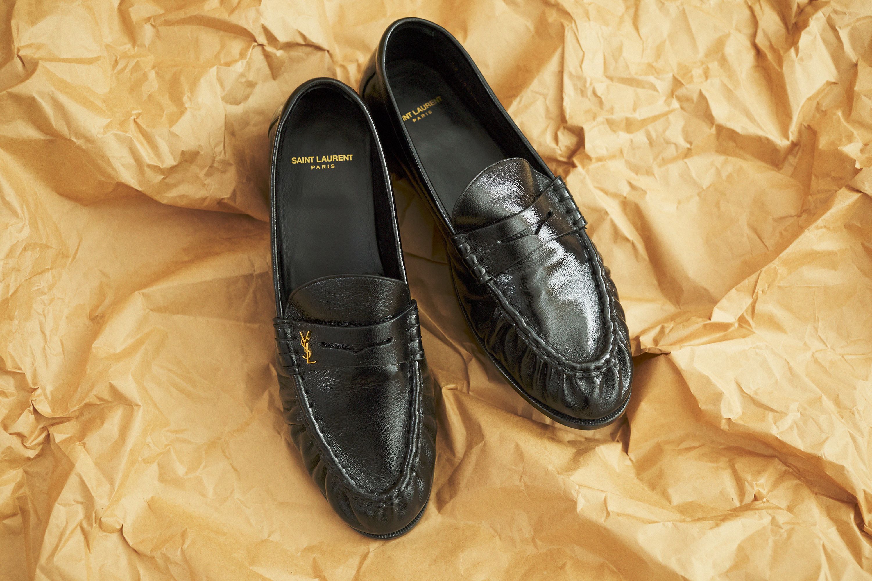 エフォートレスな色気が宿るサンローラン──2026年に揃えるファッションのニュースタンダード