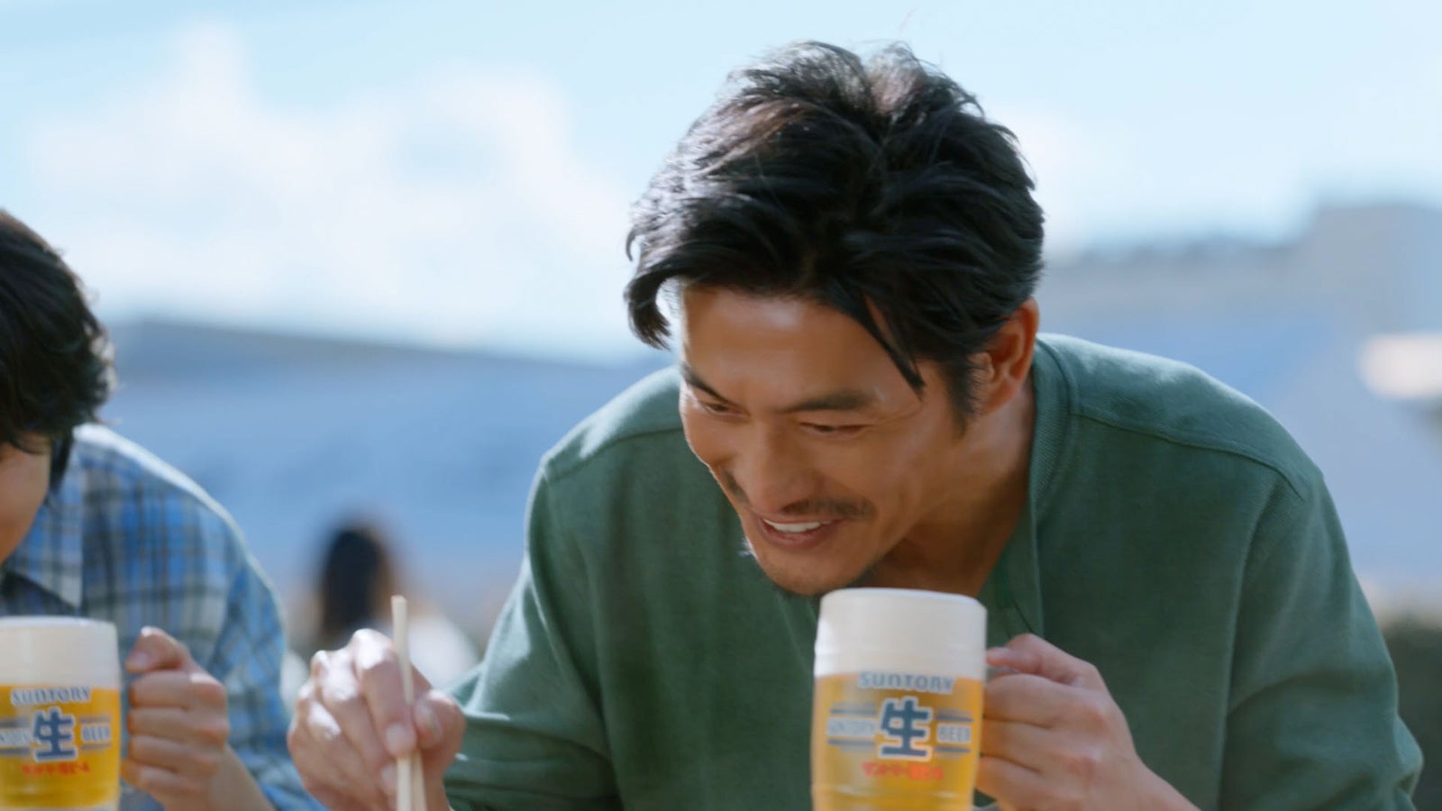 坂口憲二／新TVCM「生奉行」篇より（提供写真）