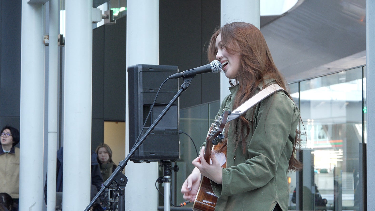 ふみの／渋谷路上ライブの様子（提供写真）