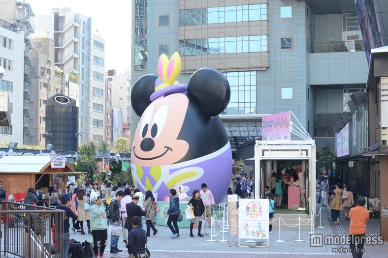 赤坂サカス「ママサカス」、巨大ミッキーが目印