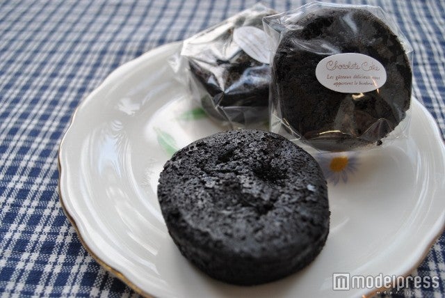 本物の溶岩のように真っ黒な「普賢の溶岩石」