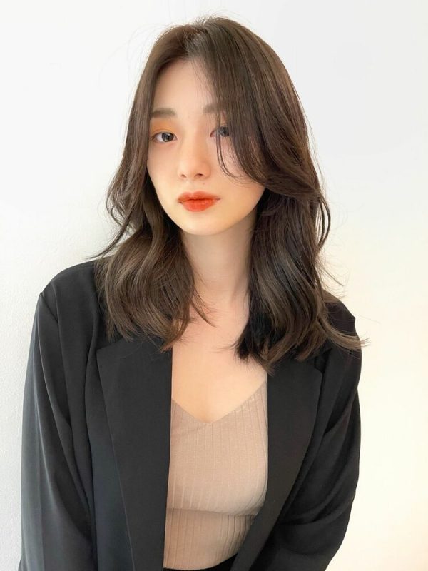 おでこが広い面長さんに似合う前髪 髪型は 美人度アップのおしゃれヘアスタイル モデルプレス