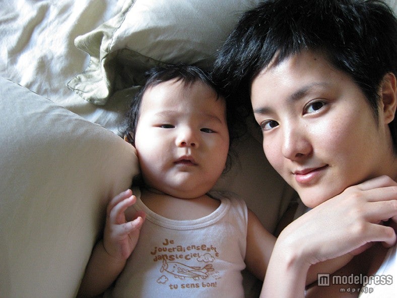 愛息・スカイくんと希良梨の2ショット（画像提供：所属事務所OFFICE303）