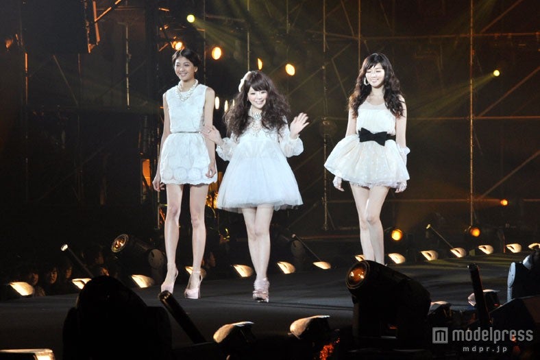 林絵里香（中央）