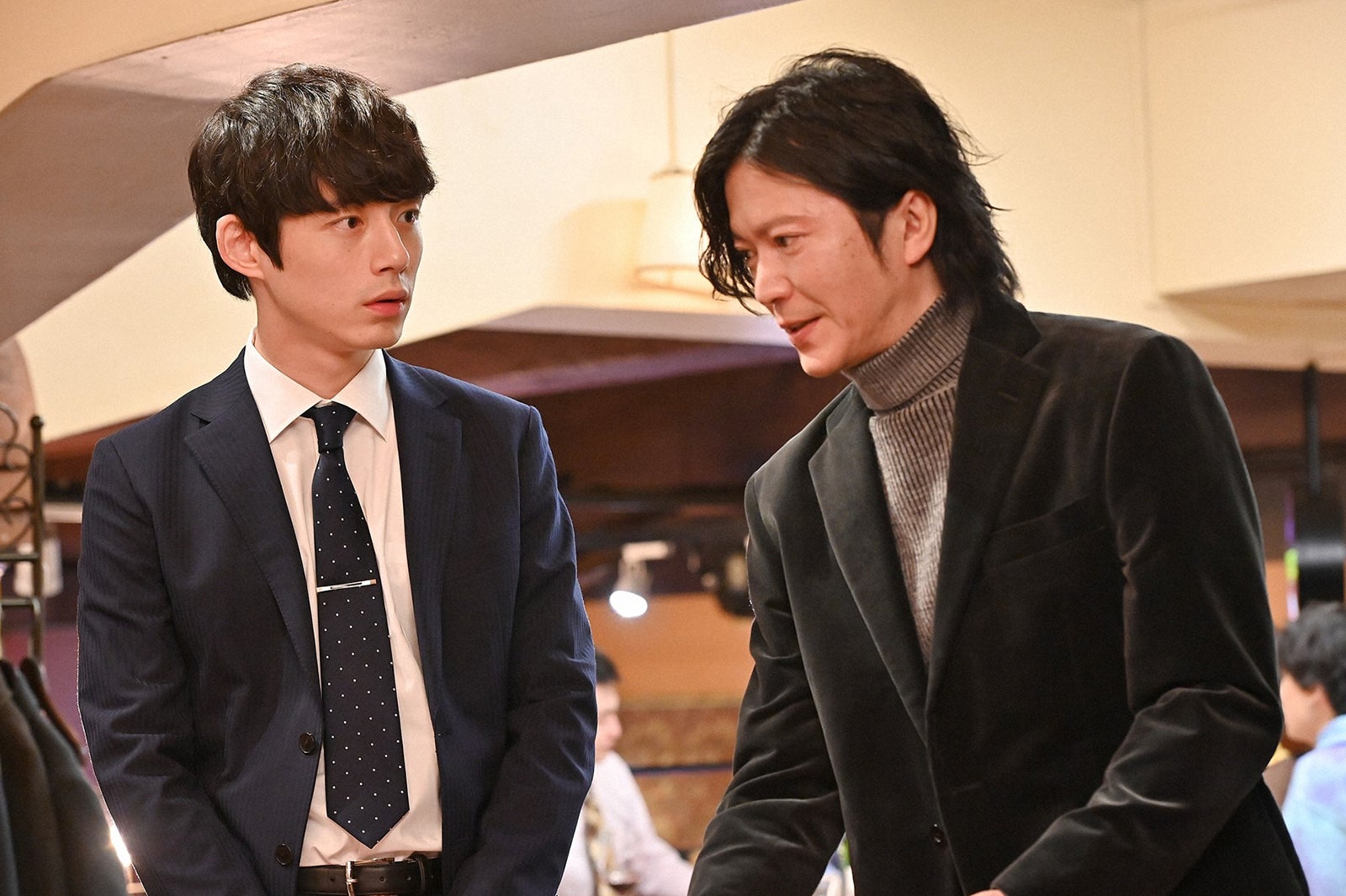 坂口健太郎、田辺誠一／「婚姻届に判を捺しただけですが」第8話より（C）TBS