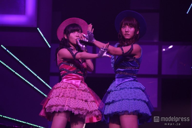 指原莉乃、高城亜樹（C）AKS