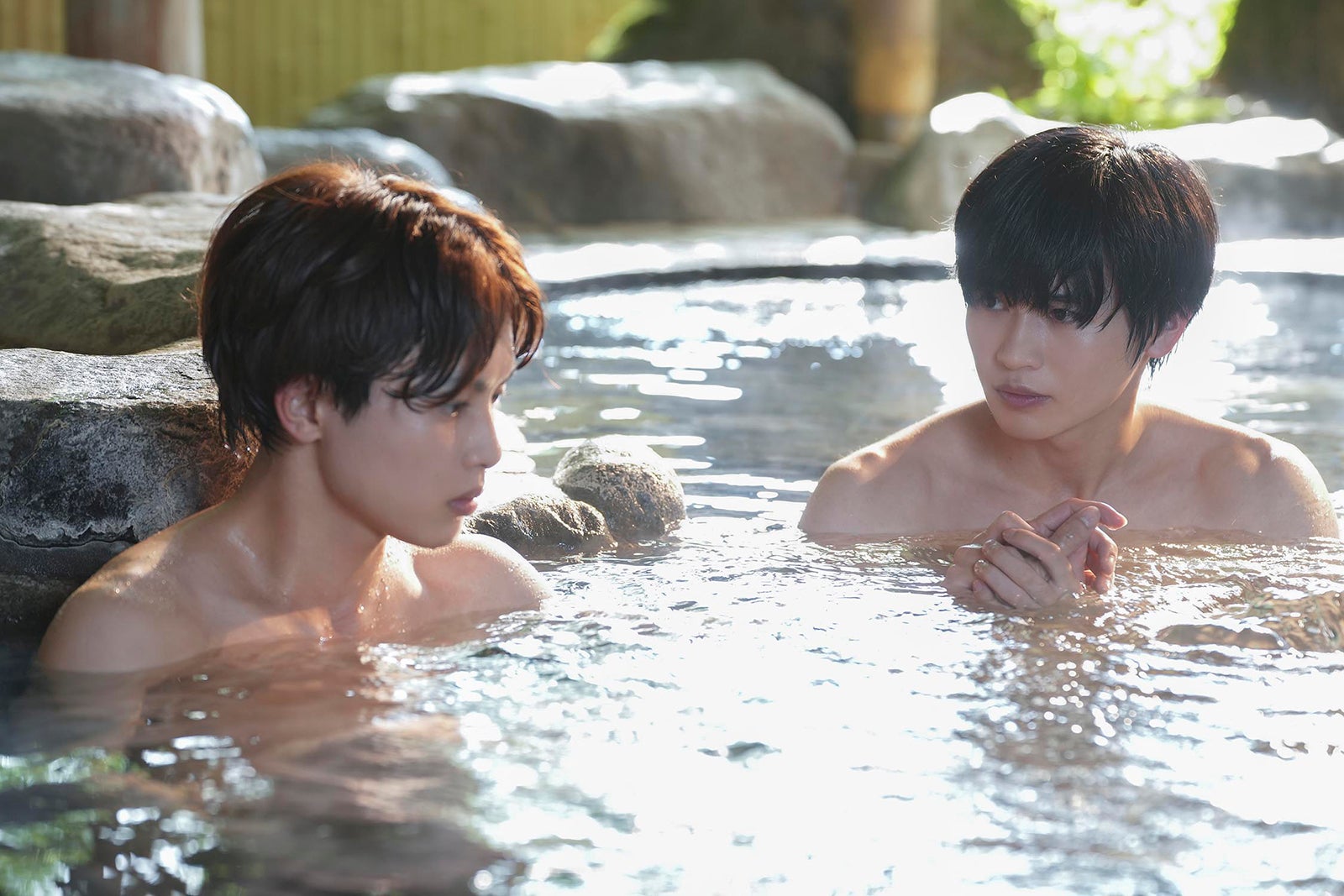 草川拓弥、西垣匠「みなと商事コインランドリー2」第8話より（C）缶爪さわ・椿ゆず／KADOKAWA／「みなと商事コインランドリー2」製作委員会