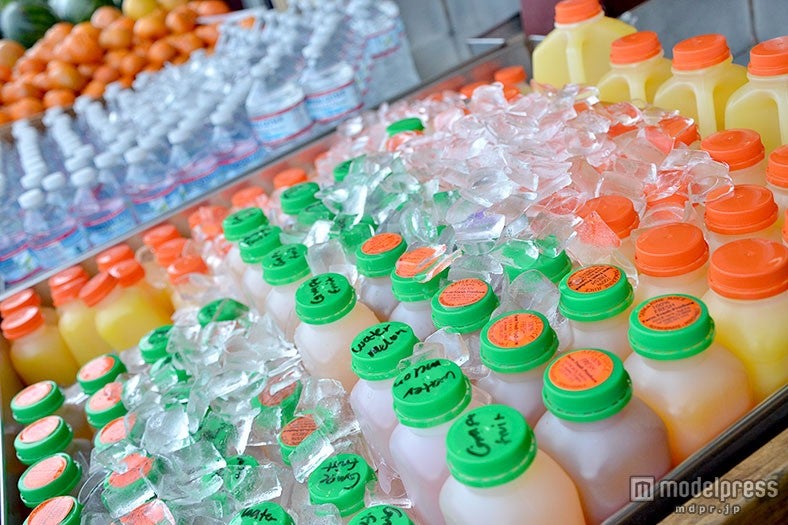 たくさんのオーガニックなジュースが並ぶ／画像提供：Farmers Market