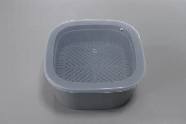 ダイソー　電子レンジ蒸し器、3点セット（スクエア型、13cm×13cm×5.5cm）　パッケージ