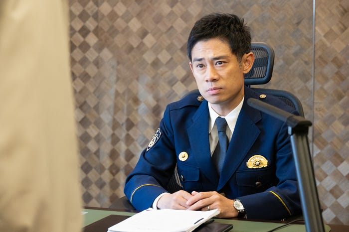 伊藤淳史「ケイジとケンジ、時々ハンジ。」第1話より(C)テレビ朝日