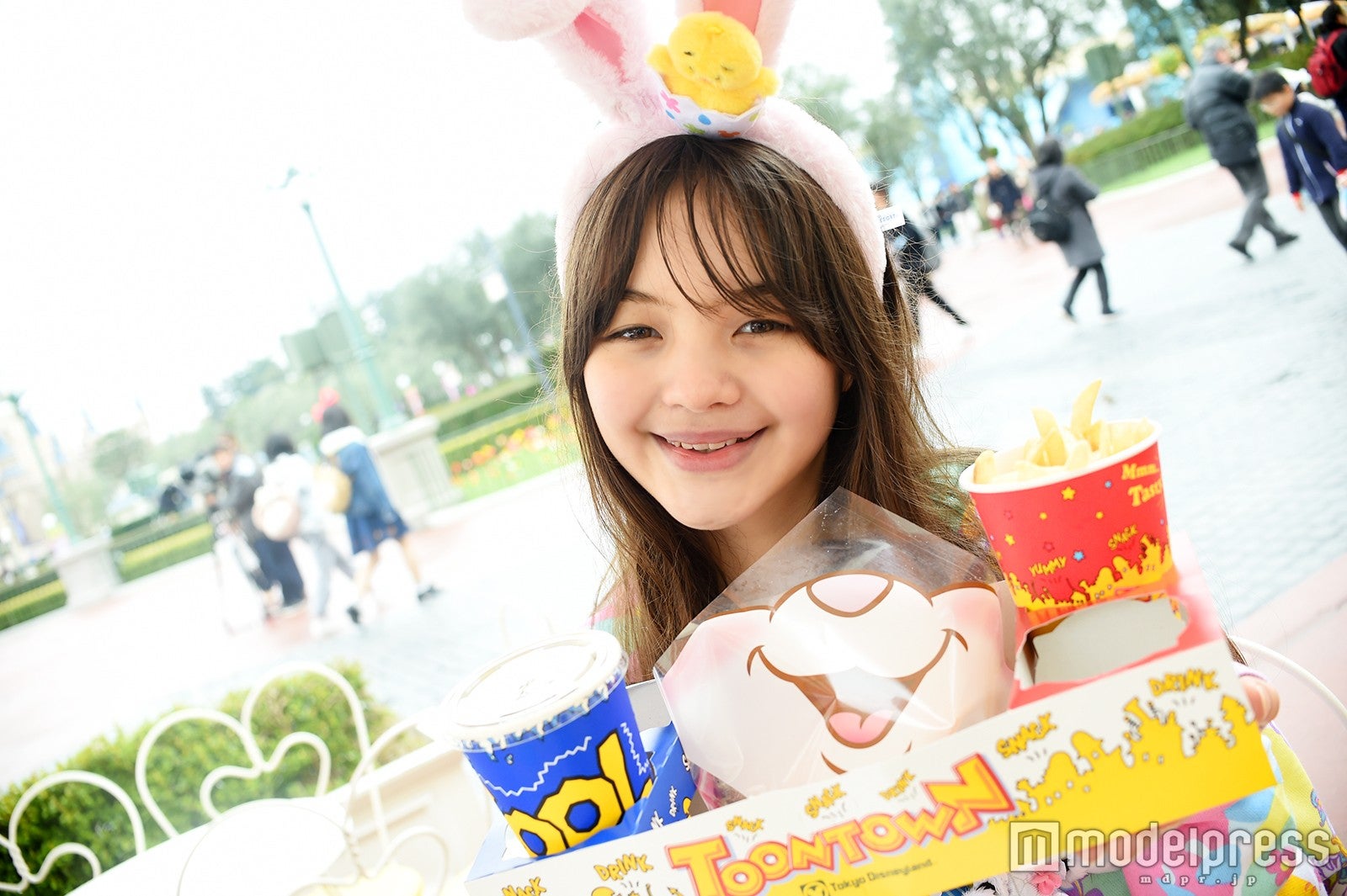 「ヒューイ・デューイ・ルーイのグッドタイムカフェ」スペシャルセット990円（モデル：藤田エミリ）／（C）モデルプレス