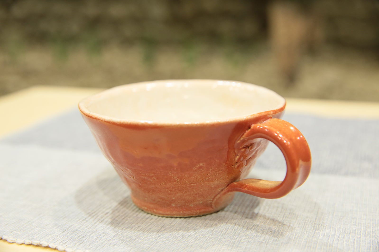 手作りの信楽焼マグカップ（提供：NHK）