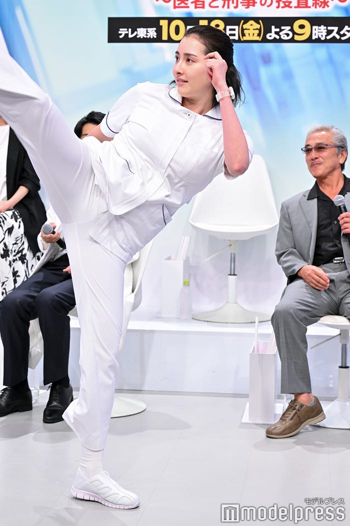 ハイキックを披露した早見あかり(C)モデルプレス