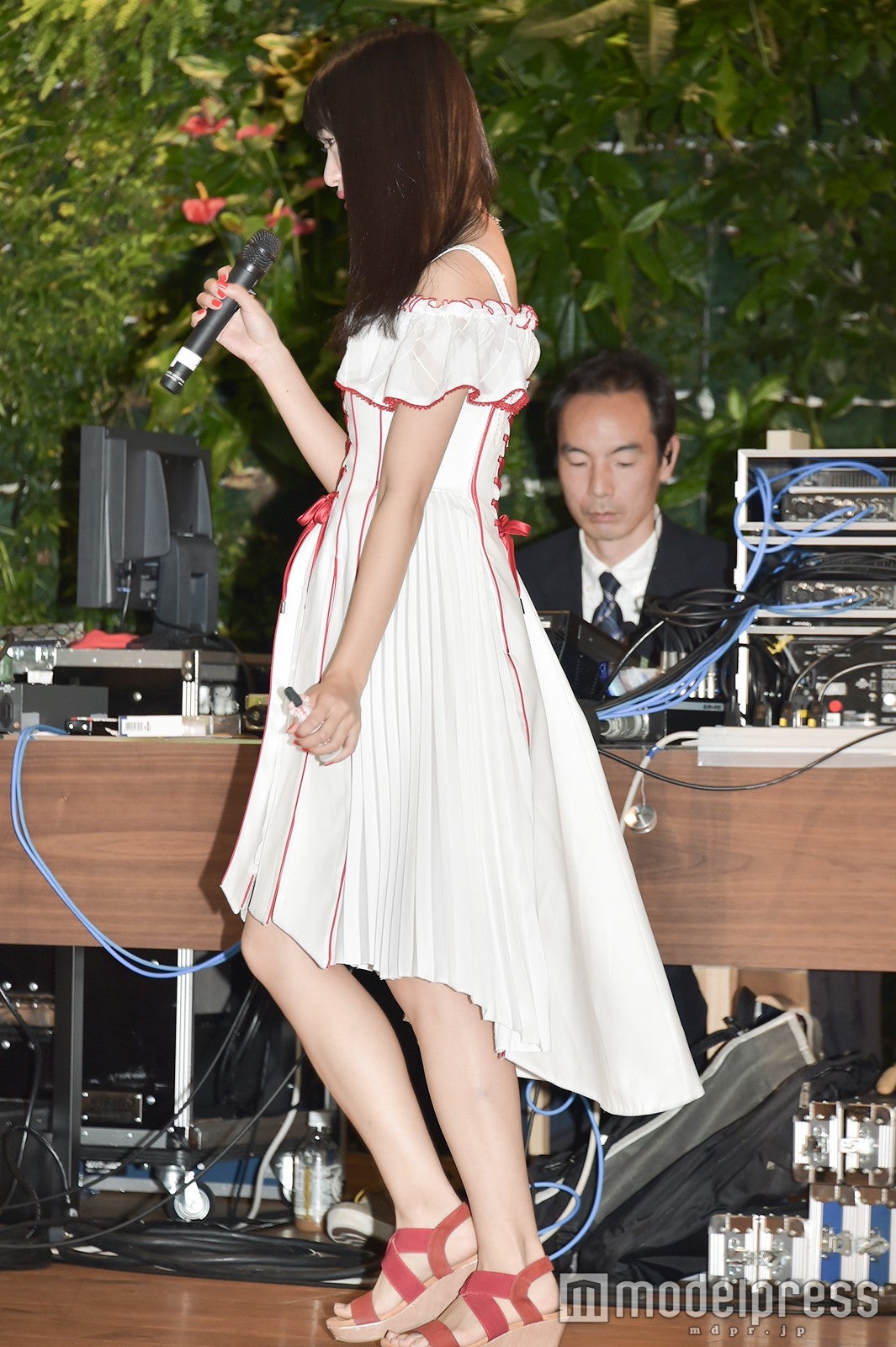 プリーツが可愛い衣装／北原里英 （C）モデルプレス